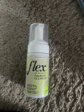 Flex pH Balanced Foaming Cleanser - Light Green